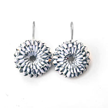 Load image into Gallery viewer, PRIMI-P EARRINGS WHITE AND GRAY
